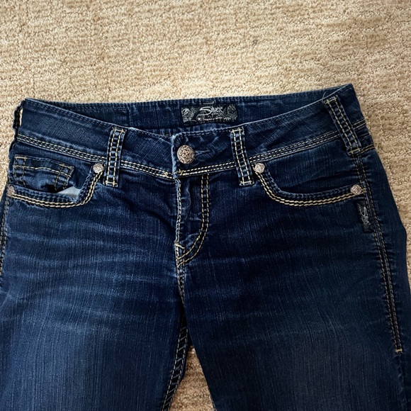 Silver Suki Skinny Jeans. Like new - Picture 3 of 3